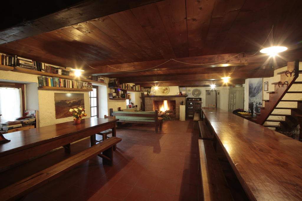 Centro Trekking A Cavallo Monte Brugiana Guest House Маса Стая снимка